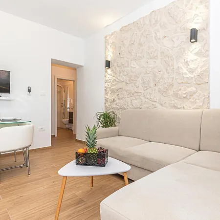 3 Bedroom Lovely In Apartment