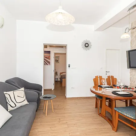 3 Bedroom Lovely In Apartment