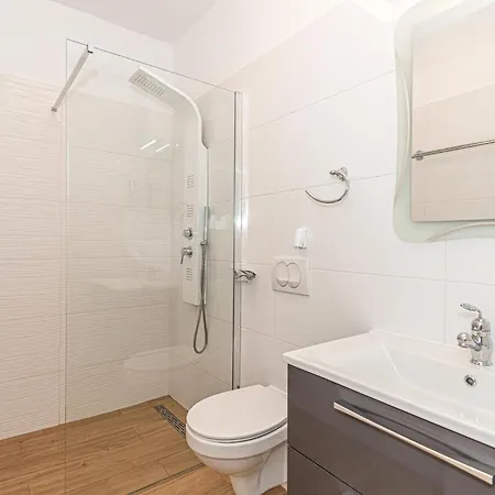 Apartment 3 Bedroom Lovely In Vrpolje
