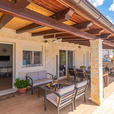 3 Bedroom Lovely In * Vrpolje