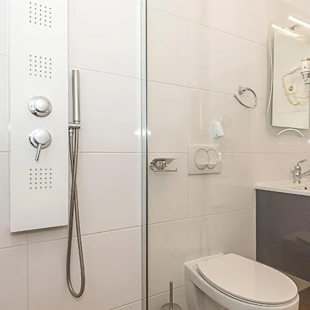 Apartman 3 Bedroom Lovely In *