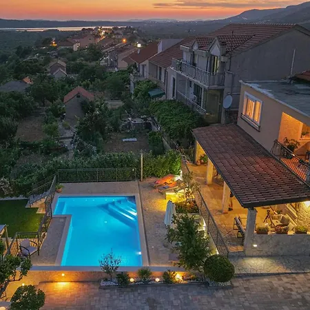 3 Bedroom Lovely In Daire Vrpolje