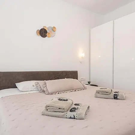 Apartment 3 Bedroom Lovely In