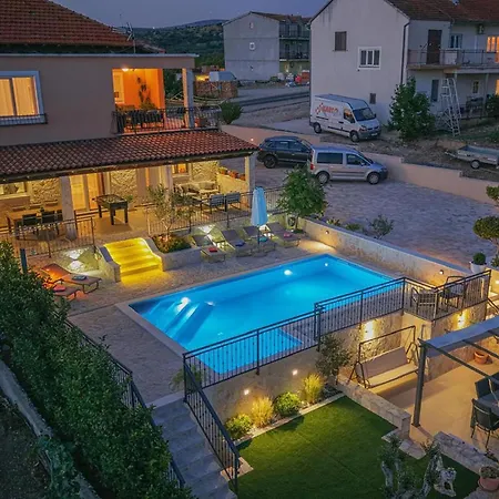 3 Bedroom Lovely In *