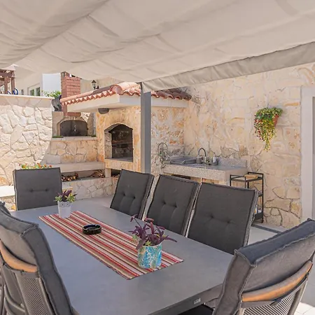 Apartment 3 Bedroom Lovely In *