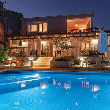 Apartman 3 Bedroom Lovely In *