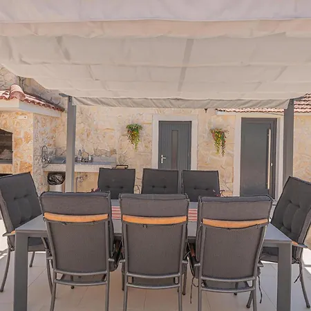 Daire 3 Bedroom Lovely In Vrpolje