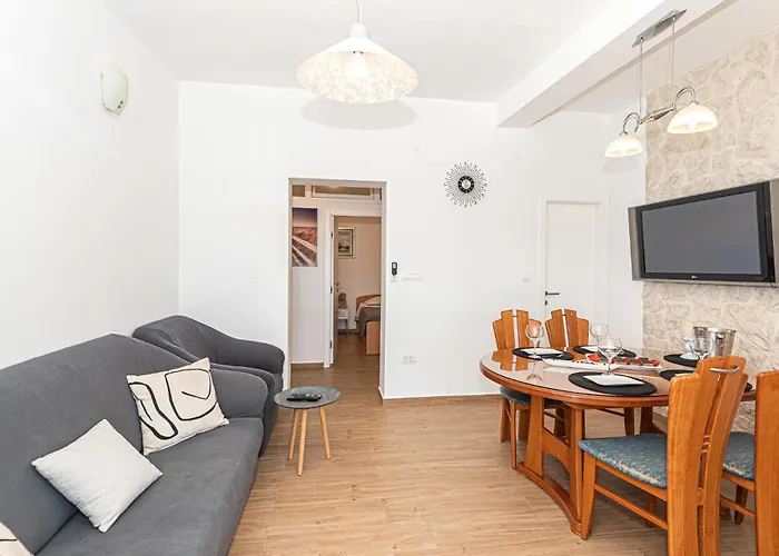 3 Bedroom Lovely In Apartment