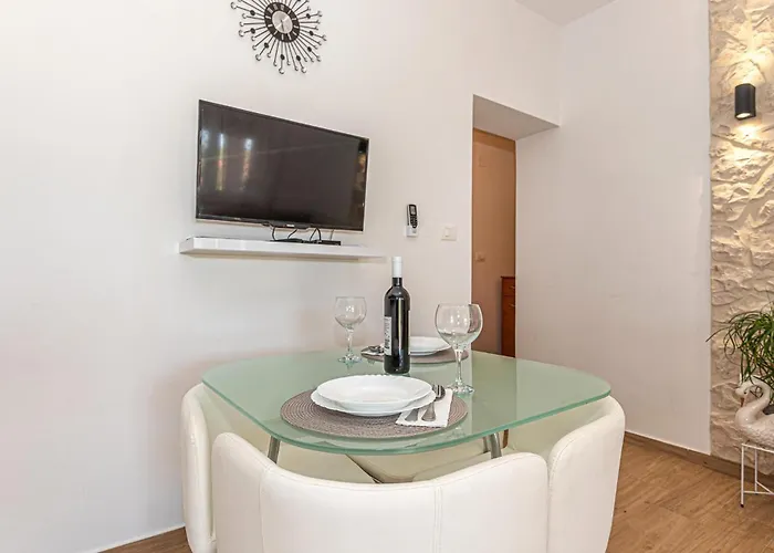3 Bedroom Lovely In Apartamento *
