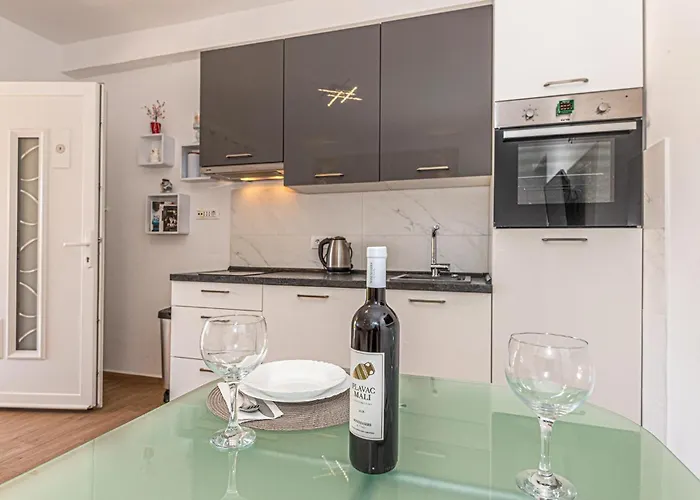 3 Bedroom Lovely In Apartamento