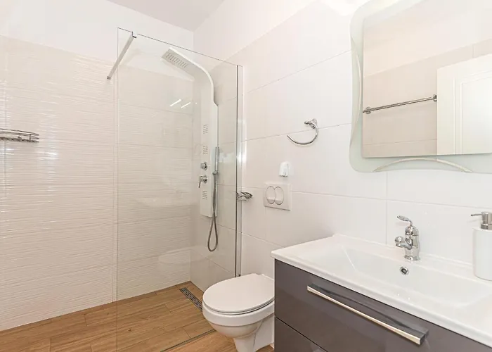 Apartamento 3 Bedroom Lovely In Vrpolje