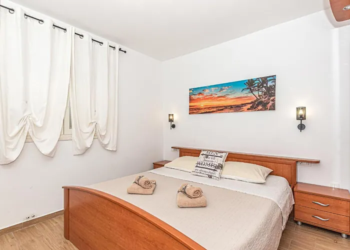 3 Bedroom Lovely In Apartamento *