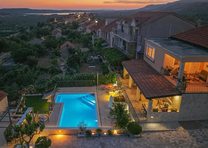 3 Bedroom Lovely In Apartamento Vrpolje