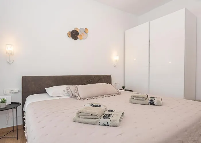 Apartamento 3 Bedroom Lovely In