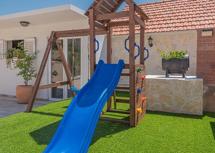 Apartamento 3 Bedroom Lovely In Vrpolje