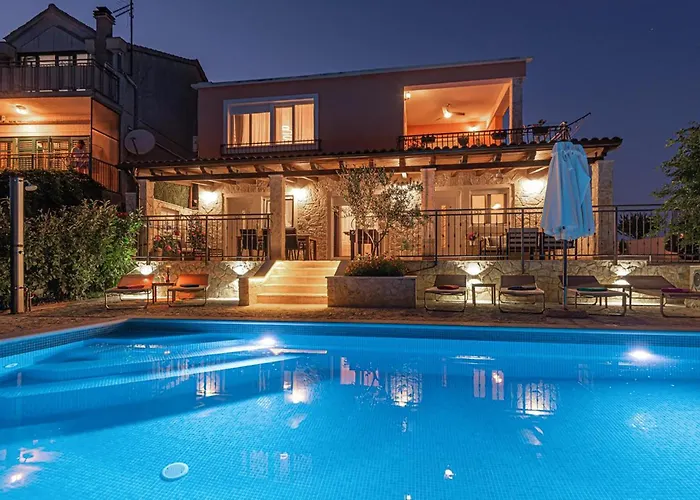 Apartamento 3 Bedroom Lovely In *