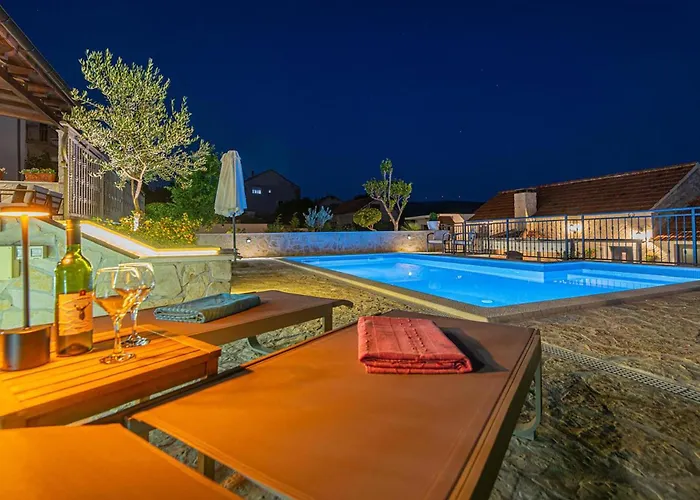 3 Bedroom Lovely In Apartamento Vrpolje