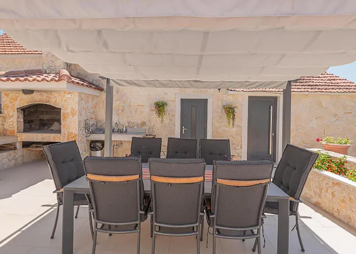 Apartamento 3 Bedroom Lovely In Vrpolje